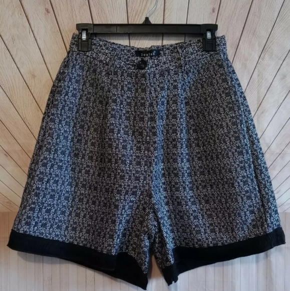 Beulah Women's Bermuda Black & White Thick Cozy Tweed Puffy Shorts Small - Picture 3 of 5